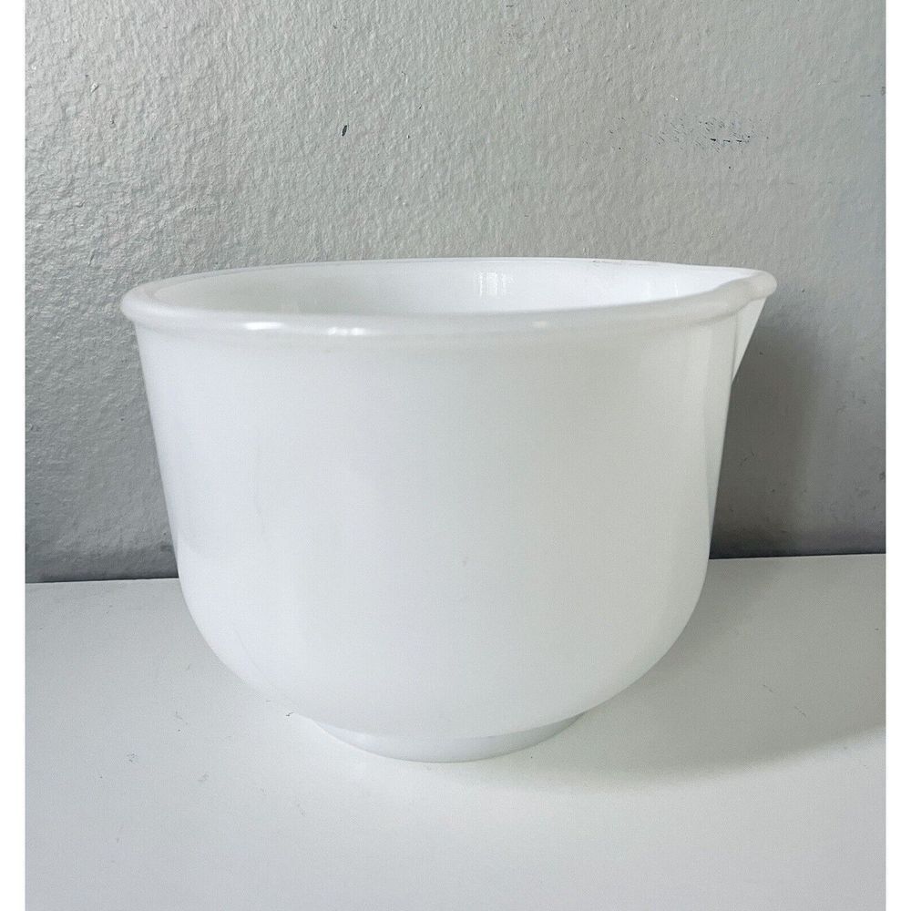 Sunbeam Glassbake 6-1/2" Diameter Mixing White Milk Glass Bowl #12 With‎ Spout